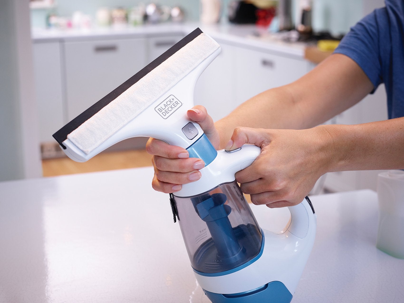 Black+Decker All-In-One Window And Glass Vacuum Cleaner, White/Green 1 Year Warranty مكنسة كهربائية لجميع الاستعمالات ولتنظيف النوافذ والزجاج من بلاك & ديكر Black+Decker All-In-One Window And Glass Vacuum Cleaner, White/Green 1 Year Warranty مكنسة كهربائية لجميع الاستعمالات ولتنظيف النوافذ والزجاج من بلاك & ديكر